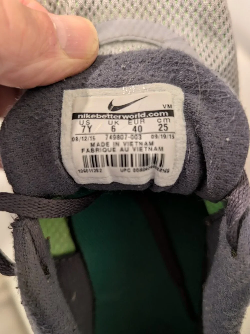 Nike Flex Experience 4 Grey/Green Running Shoes.